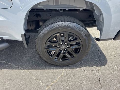 Used 2024 Chevrolet Silverado 1500 Custom Trail Boss w/ Turbomax Blackout Package AWD/4WD image 20