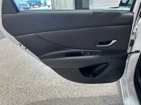 Used 2023 Hyundai Elantra Limited FWD image 14