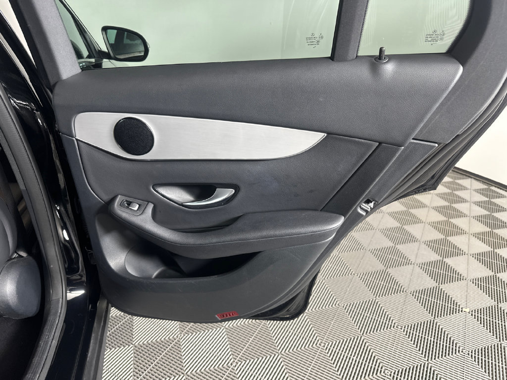 Used 2022 Mercedes-Benz GLC 300 image 18