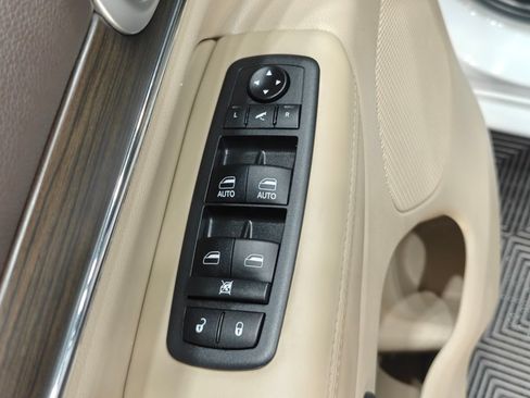 Used 2018 Jeep Grand Cherokee Overland AWD/4WD image 61