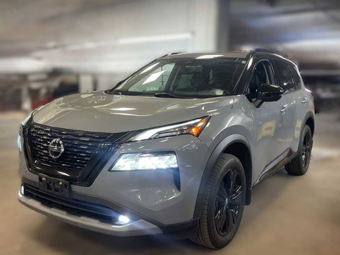 Used 2021 Nissan Rogue SL image 2