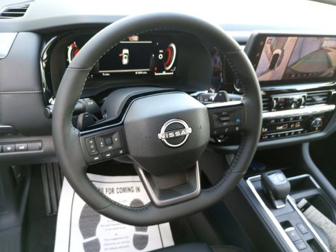 New 2026 Nissan Pathfinder SL FWD image 10