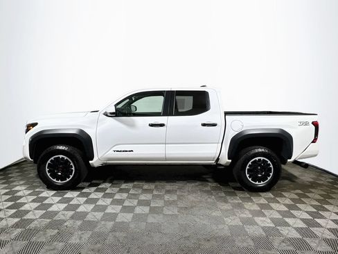 Used 2024 Toyota Tacoma TRD Off-Road AWD/4WD image 4