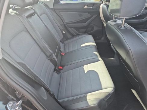 Used 2025 Volkswagen Jetta SE FWD image 29