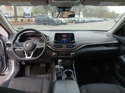 Used 2024 Nissan Altima 2.5 SV image 13