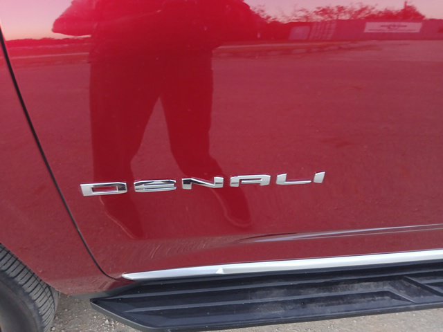 Used 2024 GMC Yukon Denali w/ Advanced Technology Package AWD/4WD image 10