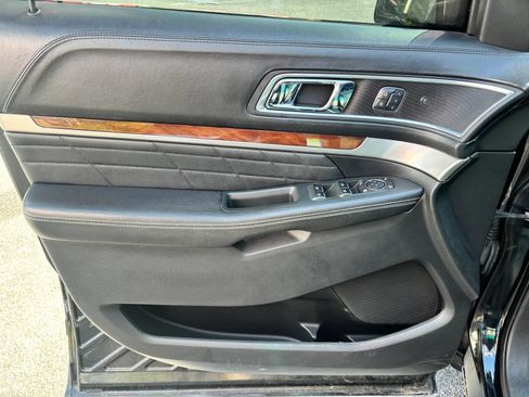 Used 2016 Ford Explorer Platinum AWD/4WD image 13
