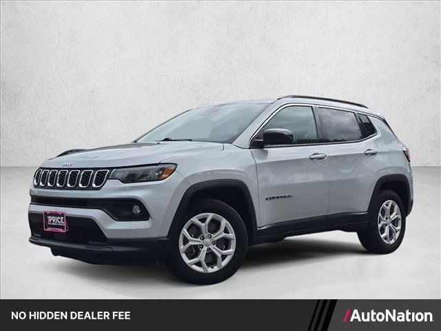 Used 2024 Jeep Compass Latitude AWD/4WD image 1