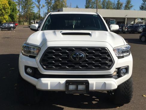 Used 2021 Toyota Tacoma TRD Sport w/ TRD Premium Sport Package AWD/4WD image 9