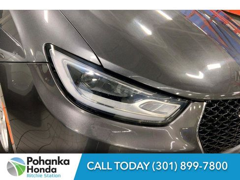 Used 2022 Chrysler Pacifica Touring-L image 29