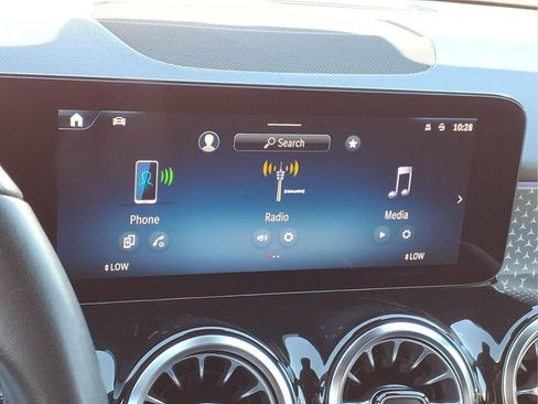 Used 2024 Mercedes-Benz GLB 250 image 10