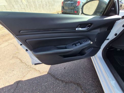 Used 2025 Nissan Altima 2.5 SV image 10