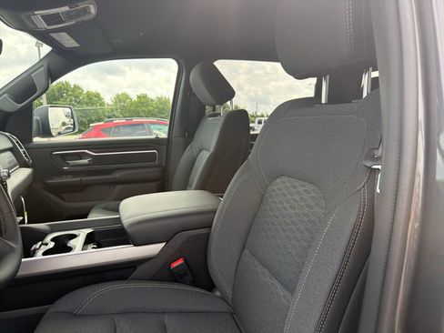 New 2026 RAM 1500 4x4 Crew Cab image 9