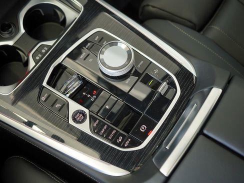 New 2025 BMW X7 M60i image 20