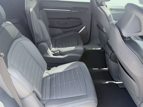 Used 2024 Kia EV9 Land AWD/4WD image 48