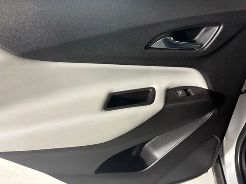 Used 2018 Chevrolet Equinox LS image 32