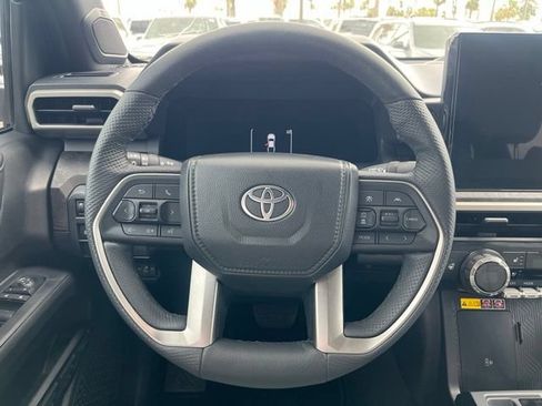 Used 2025 Toyota Tacoma Limited AWD/4WD image 16