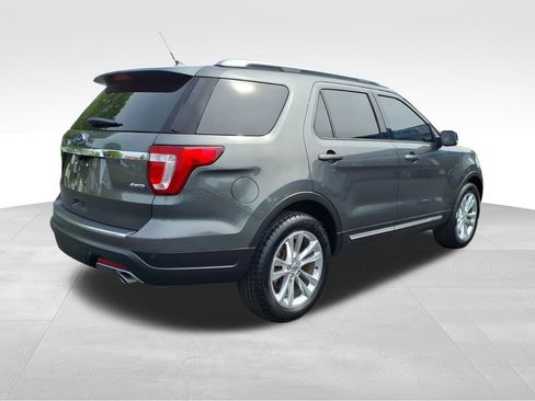 Used 2018 Ford Explorer XLT w/ Equipment Group 202A AWD/4WD image 26