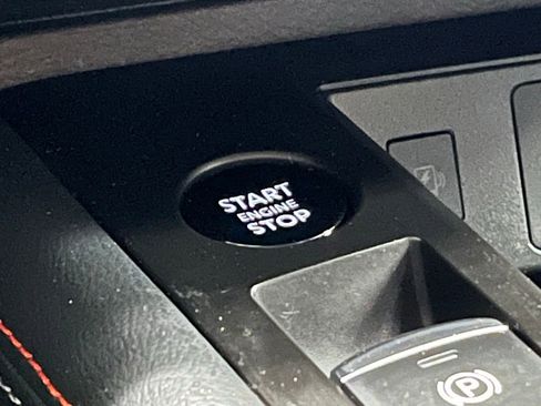 Used 2025 Nissan Kicks SR w/ SR Premium Package image 14