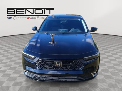 Used 2023 Honda Accord Touring image 2