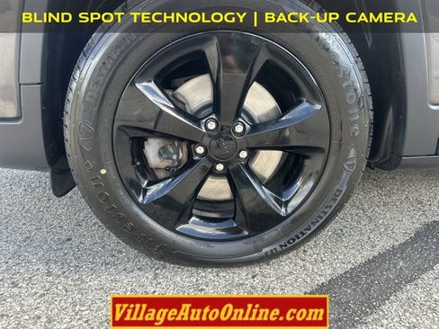 Used 2019 Jeep Cherokee Latitude Plus AWD/4WD image 8