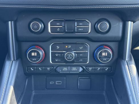 Used 2023 Chevrolet Suburban Premier image 16