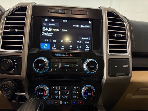 Used 2016 Ford F150 Lariat w/ Equipment Group 502A Luxury AWD/4WD image 17
