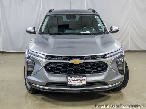 Used 2025 Chevrolet Trax LT FWD image 5