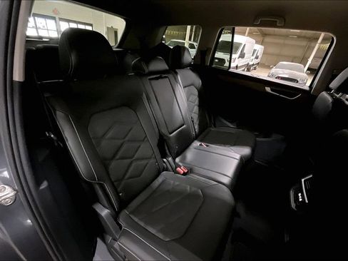Used 2024 Volkswagen Atlas SE FWD image 25