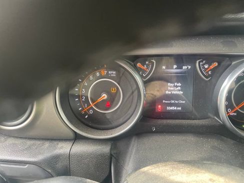 Used 2023 Jeep Gladiator Sport AWD/4WD image 12