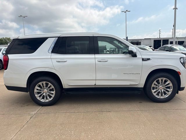 Used 2023 GMC Yukon SLT w/ SLT Premium Package AWD/4WD image 2