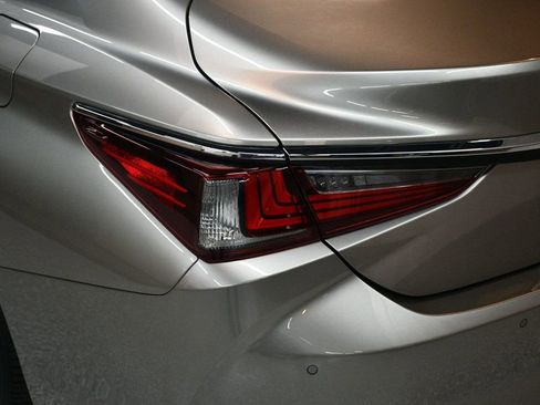 Used 2021 Lexus ES 350 w/ Premium Package image 10