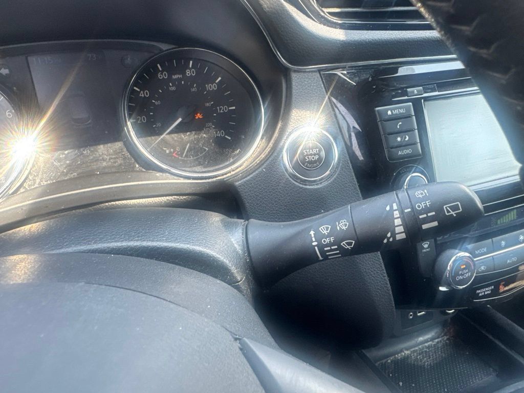 Used 2020 Nissan Rogue Sport AWD image 37