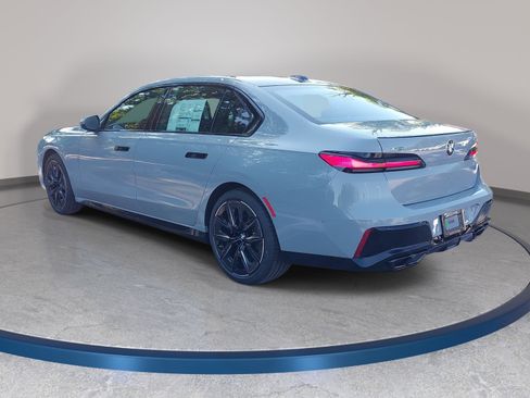 New 2025 BMW 760i xDrive w/ Executive Package AWD/4WD image 7