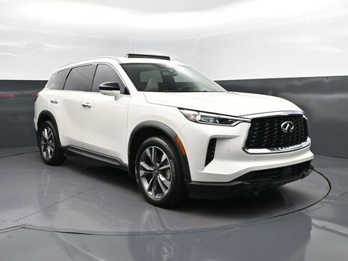 Used 2023 INFINITI QX60 Luxe w/ Vision Package FWD image 9