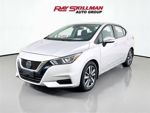 Used 2020 Nissan Versa SV image 3