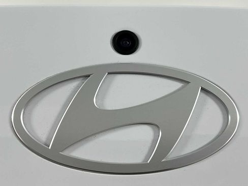 New 2025 Hyundai Elantra Limited image 19