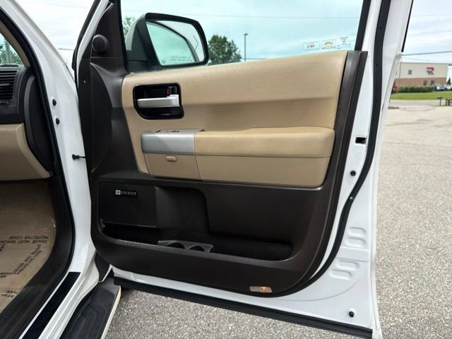 Used 2008 Toyota Sequoia Limited AWD/4WD image 30