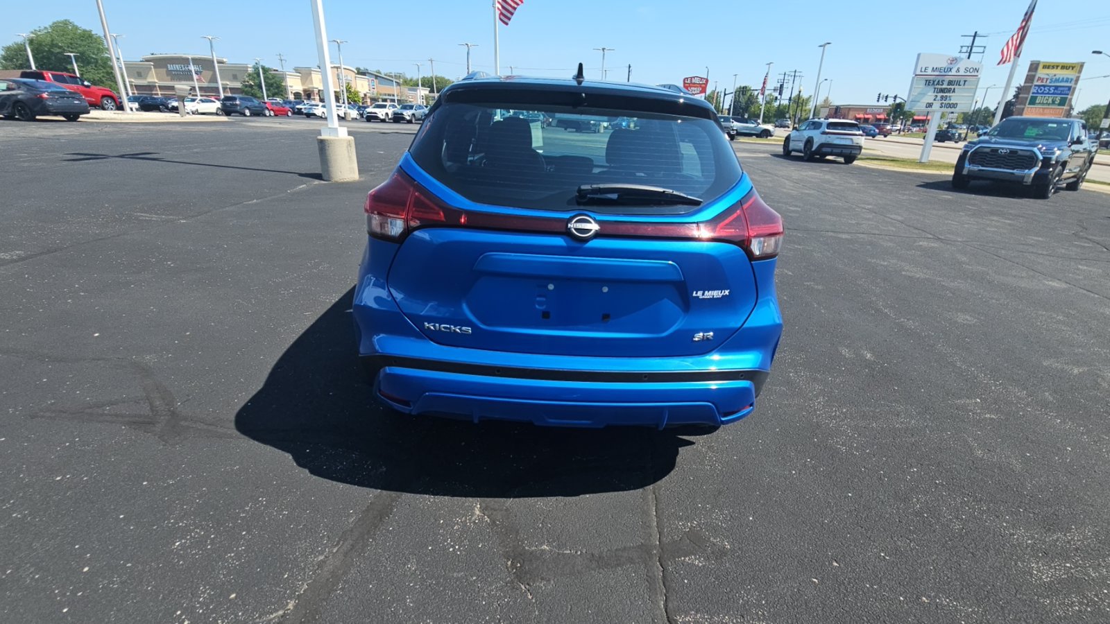 Used 2023 Nissan Kicks SR FWD image 4