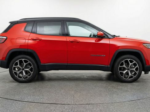 Used 2025 Jeep Compass Limited image 11