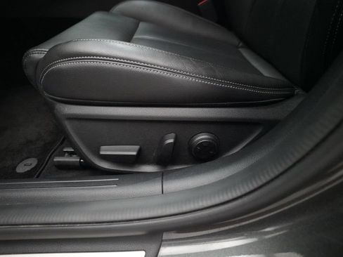 Used 2025 Genesis G70 2.5T AWD/4WD image 28