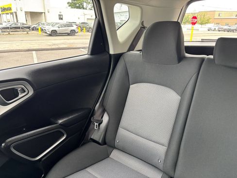 Used 2025 Kia Soul LX w/ LX Technology Package FWD image 34