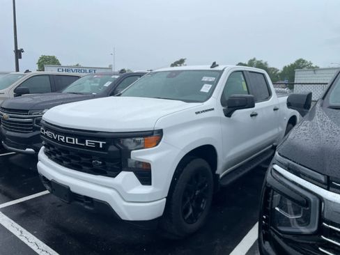 Used 2023 Chevrolet Silverado 1500 Custom AWD/4WD image 1