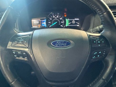 Used 2016 Ford Explorer XLT w/ Equipment Group 201A AWD/4WD image 23