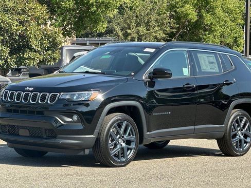New 2026 Jeep Compass Latitude AWD/4WD image 8