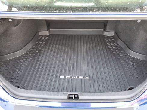 Used 2025 Toyota Camry SE w/ Convenience Package image 9