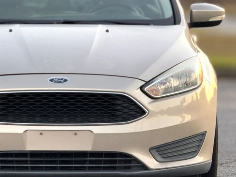 Used 2017 Ford Focus SE w/ Cold Weather Package FWD image 12