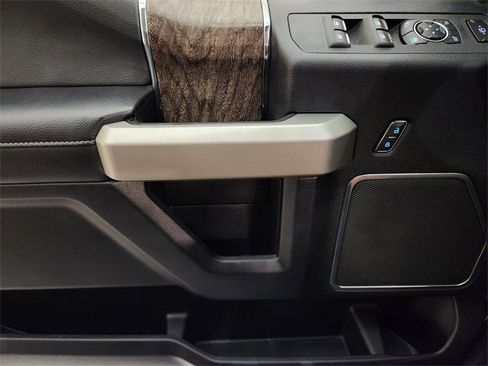 Used 2017 Ford F250 Lariat w/ Chrome Package image 23