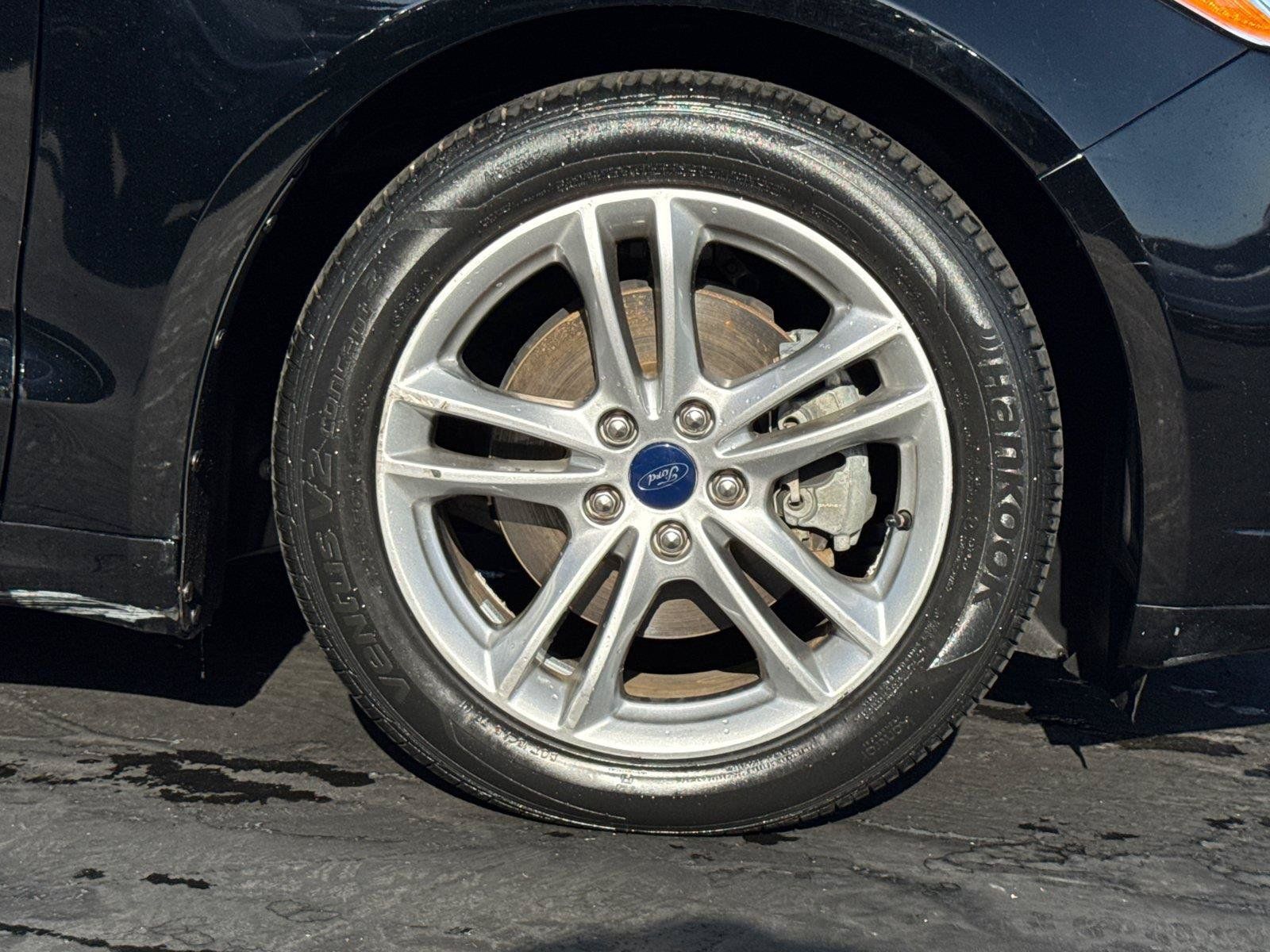 Used 2016 Ford Fusion SE FWD image 6