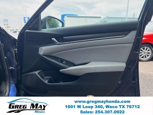 Used 2018 Honda Accord Touring image 11